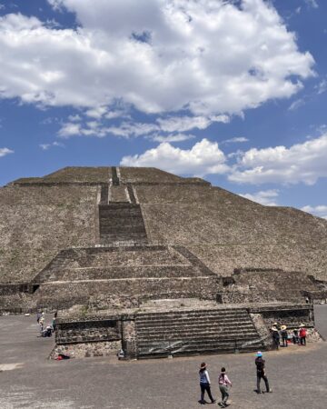 Pyramids in Teotihuacán (3 hours)